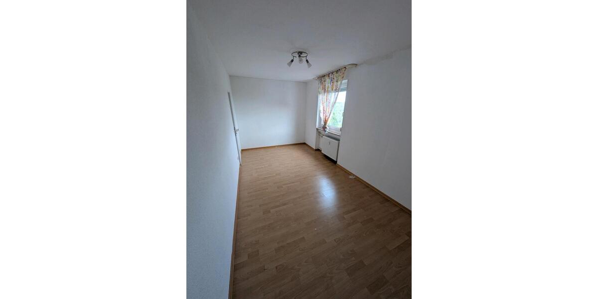 Etagenwohnung Saarbrücken Eschberg - 5 Zimmer, 132 m&sup2;, 1.185&euro; | Angebot:26398758