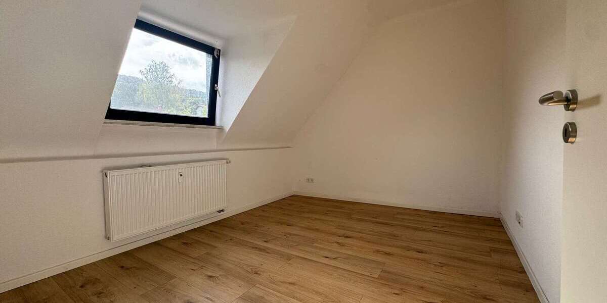 Helle 3-Zimmer-Dachgeschosswohnung in St. Ingbert-Rentrisch ( Saniert) - 3- Sankt Ingbert | Angebot:27111787