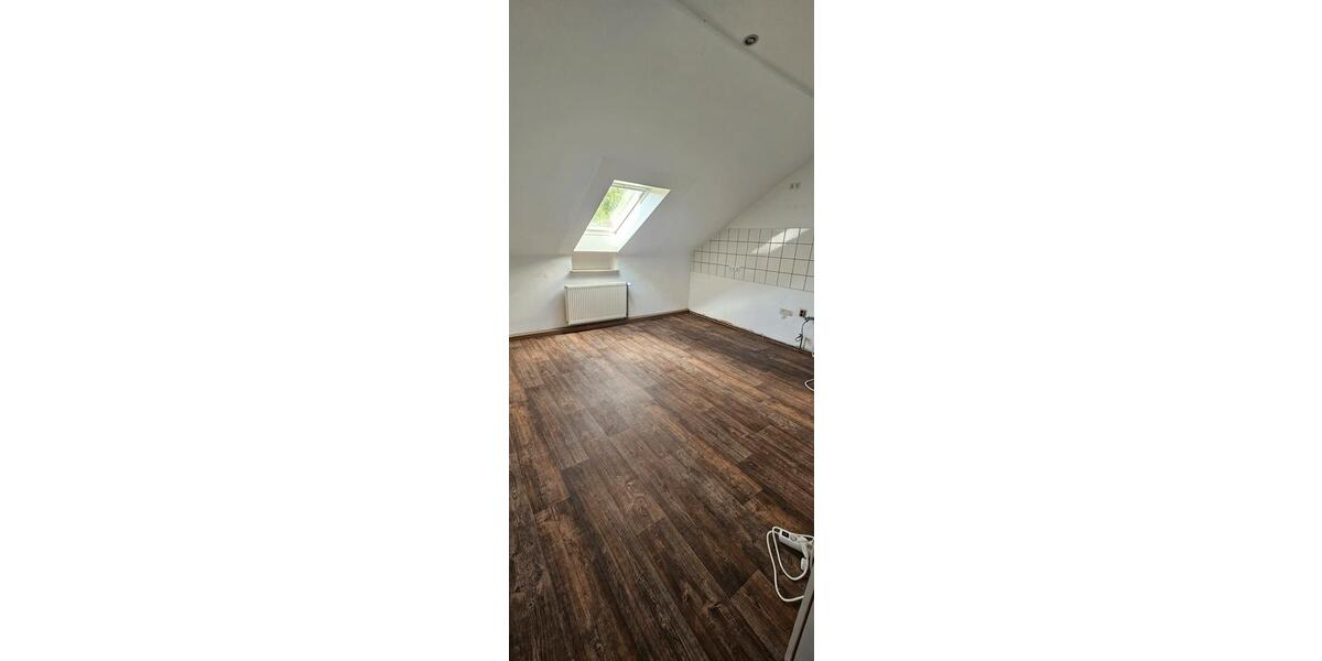 Dachgeschoßwohnung Saarbrücken Dudweiler - 3 Zimmer, 75 m&sup2;, 450&euro; | Angebot:26504363