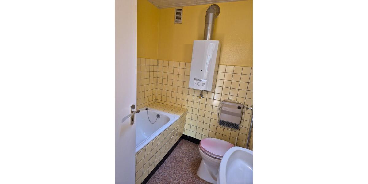 Etagenwohnung Saarbrücken West - 6 Zimmer, 120 m&sup2;, 1.000&euro; | Angebot:25307885