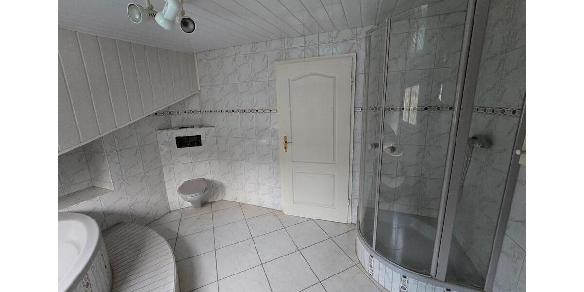 Etagenwohnung Saarbrücken Brebach-Fechingen - 5 Zimmer, 155 m&sup2;, 195.000&euro; | Angebot:26111977
