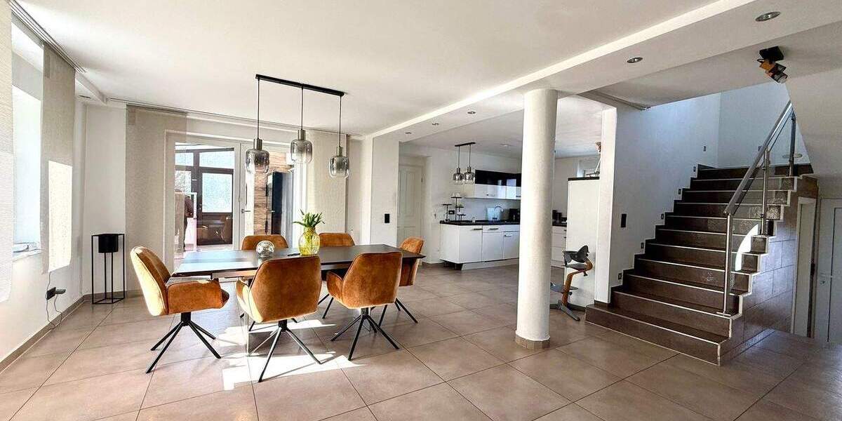 Freistehendes EFH mit großem Garten, Terrasse & Erweiterungspotenzial - saniert, neue Heizung (2023) - Einfamilienhaus Lebach | Angebot:25703541