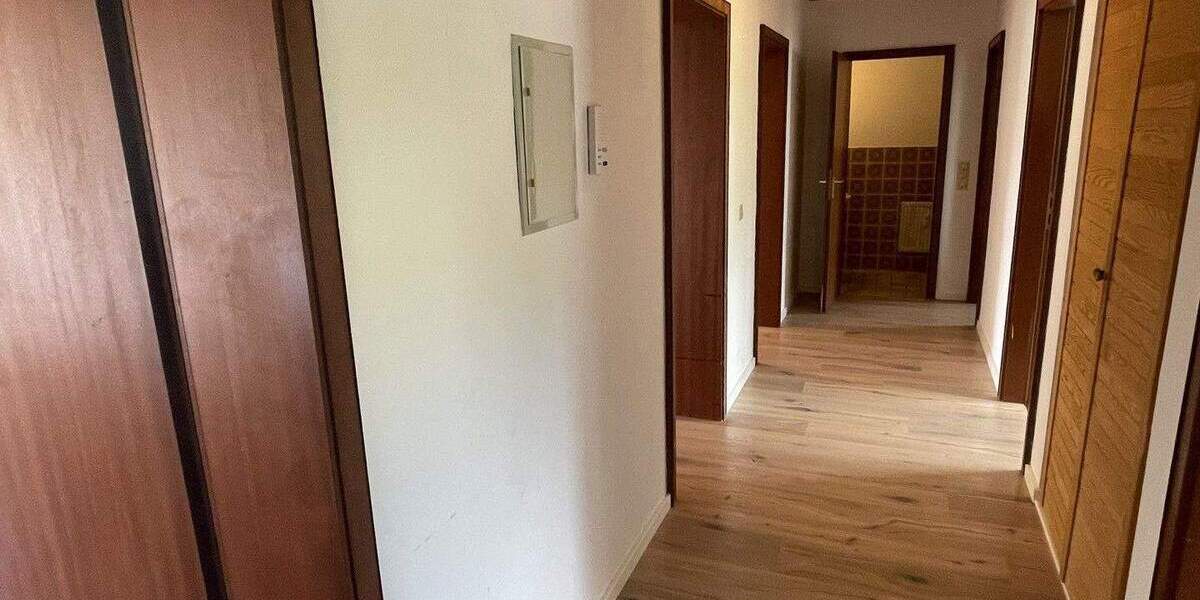 Etagenwohnung Saarbrücken Schafbrücke - 4 Zimmer, 95 m&sup2;, 263.000&euro; | Angebot:25905876