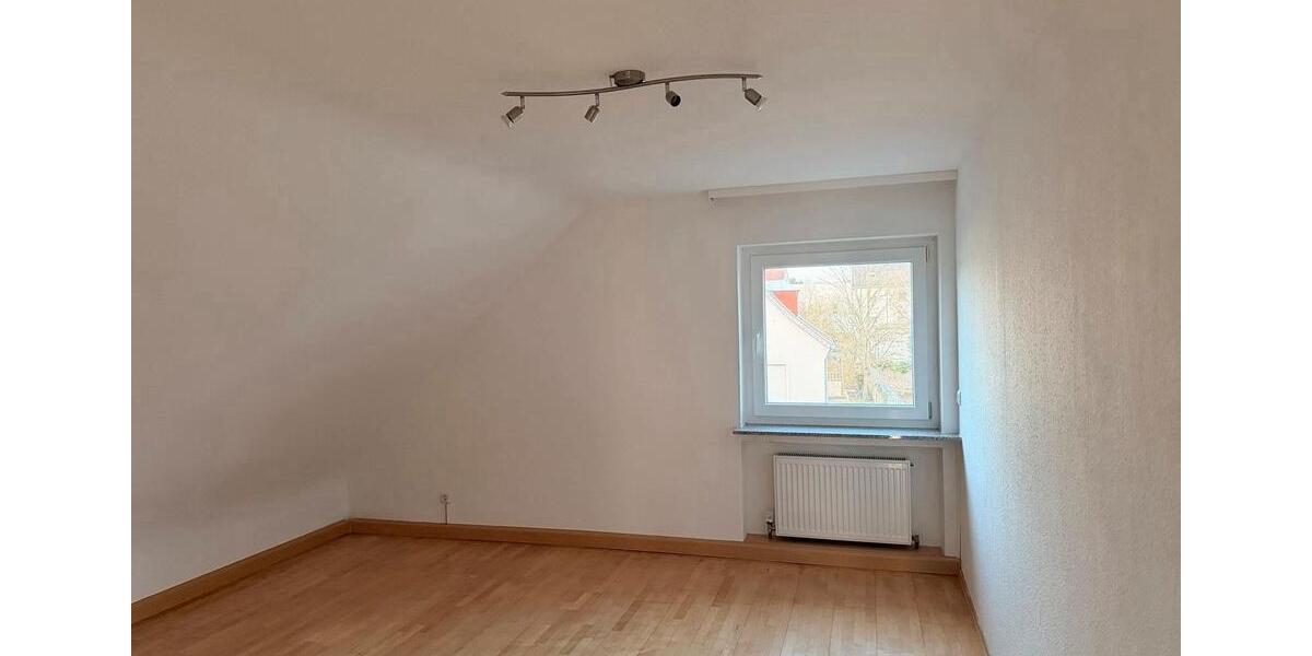 Dachgeschoßwohnung Püttlingen - 3 Zimmer, 100 m&sup2;, 750&euro; | Angebot:24839786