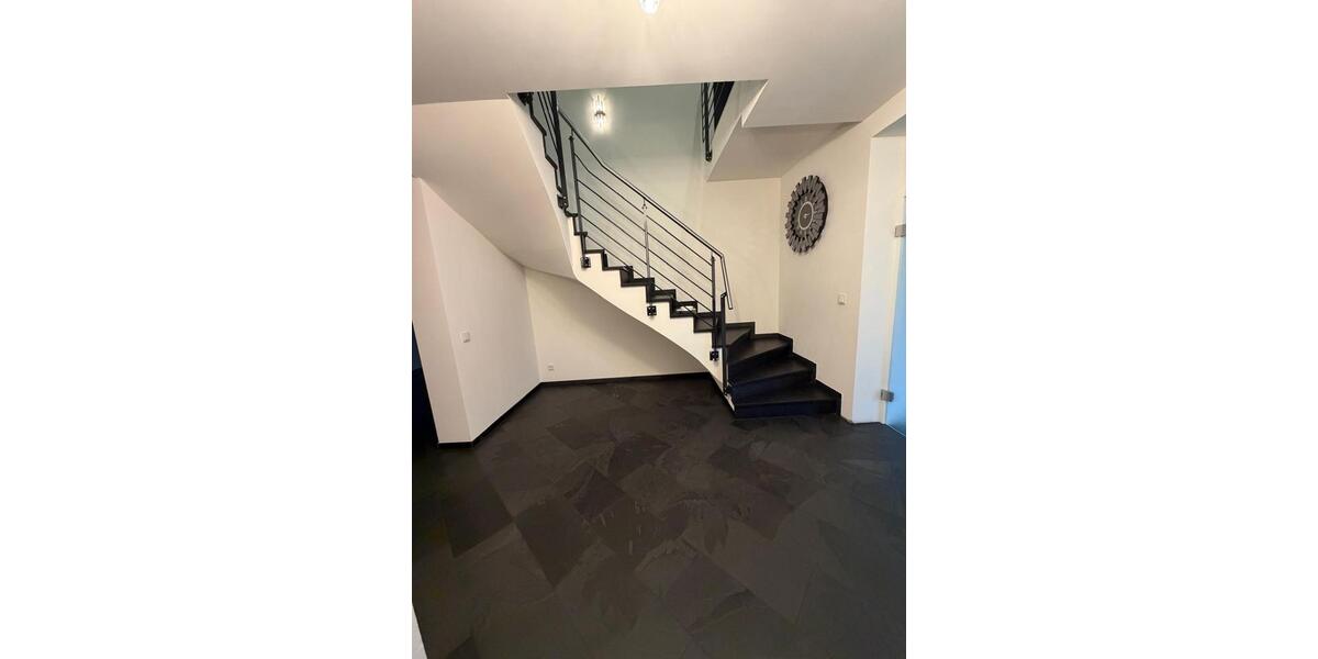 Doppelhaushälfte Eppelborn - 6 Zimmer, 230 m&sup2;, 1.700&euro; | Angebot:25397379