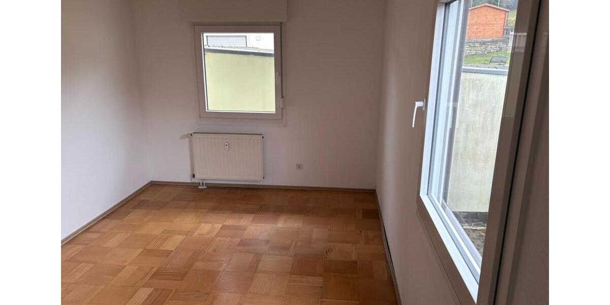 Erdgeschoßwohnung Sankt Ingbert - 3 Zimmer, 120 m&sup2;, 900&euro; | Angebot:25230913