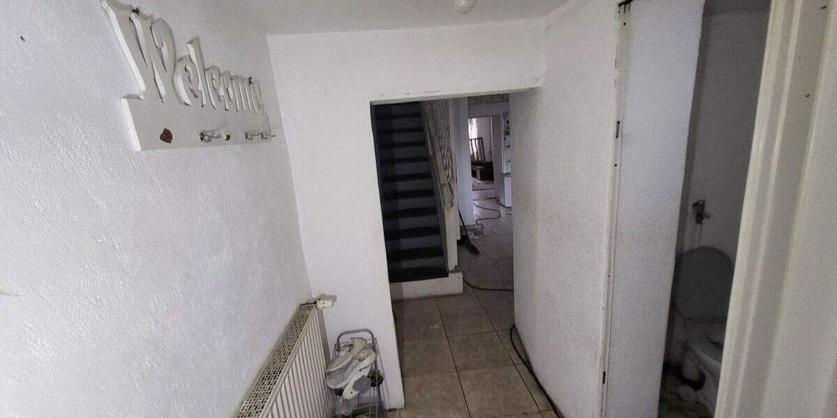 Reihenmittelhaus Völklingen Stadtmitte - 4 Zimmer, 91 m&sup2;, 45.000&euro; | Angebot:25670561