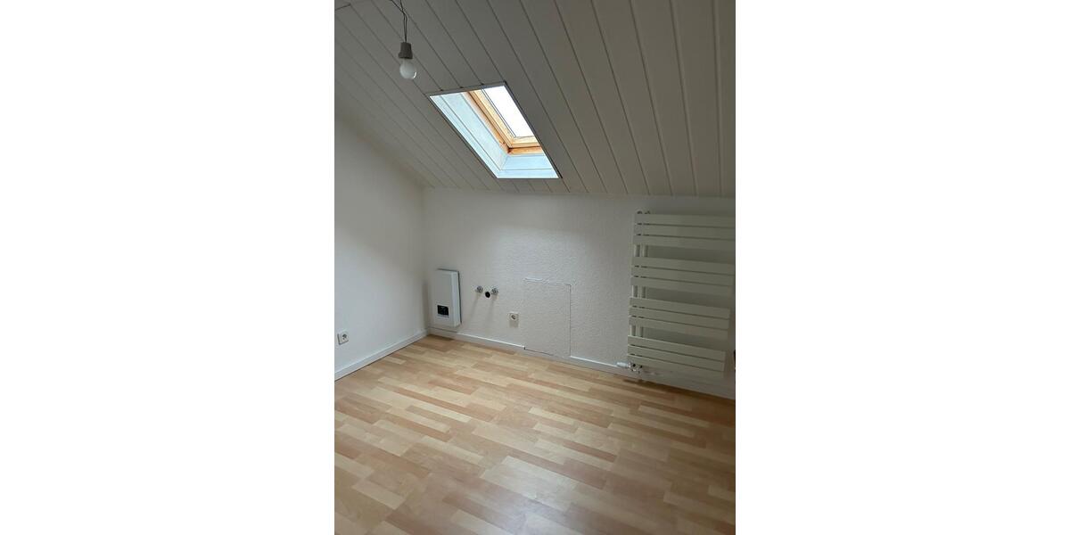 Dachgeschoßwohnung Saarbrücken West - 2 Zimmer, 50 m&sup2;, 450&euro; | Angebot:25719132