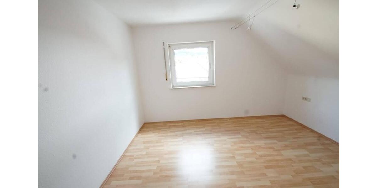 Dachgeschoßwohnung Friedrichsthal - 4 Zimmer, 90 m&sup2;, 147.500&euro; | Angebot:26846179