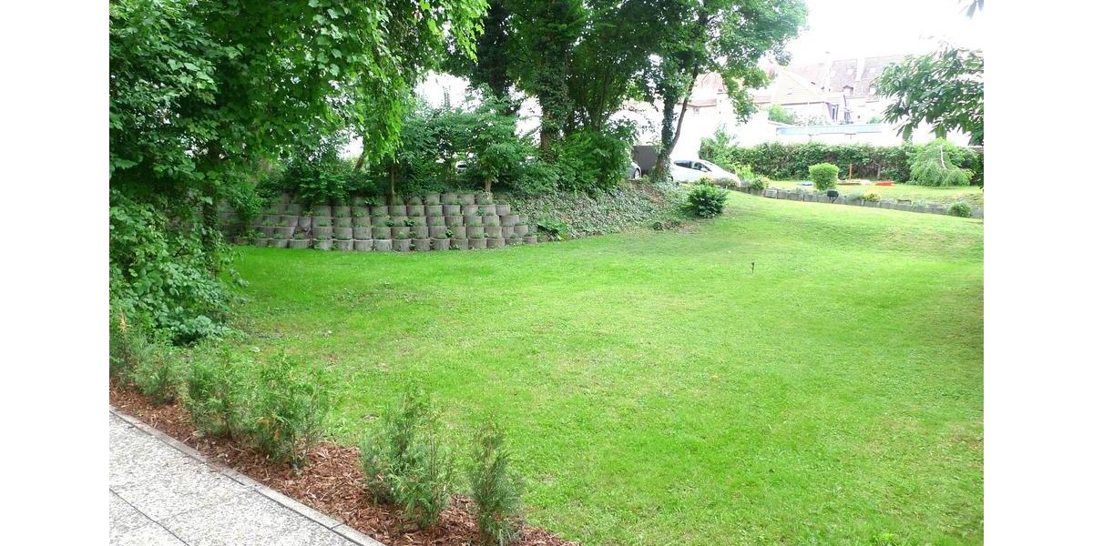 Etagenwohnung Saarbrücken Eschberg - 5 Zimmer, 180 m&sup2;, 1.690&euro; | Angebot:26532612