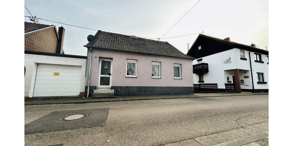 Einfamilienhaus Saarbrücken Dudweiler - 6 Zimmer, 115 m&sup2;, 125.000&euro; | Angebot:25801874