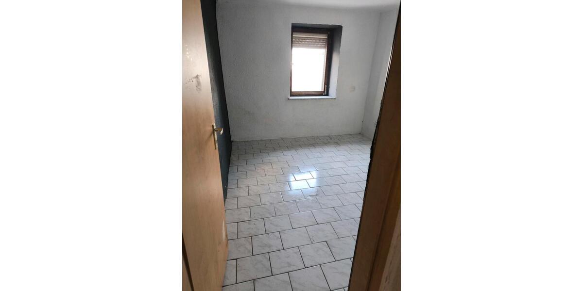 Einfamilienhaus Dillingen (Saar) - 6 Zimmer, 120 m&sup2;, 100.000&euro; | Angebot:24470013