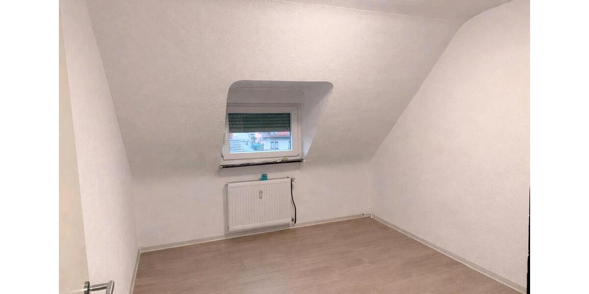 Dachgeschoßwohnung Völklingen - 4 Zimmer, 70 m&sup2;, 600&euro; | Angebot:26021097