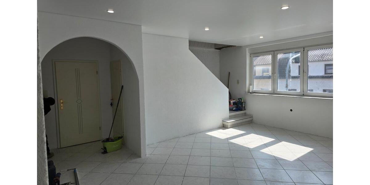 Etagenwohnung Saarbrücken Brebach-Fechingen - 5 Zimmer, 155 m&sup2;, 210.000&euro; | Angebot:26111977