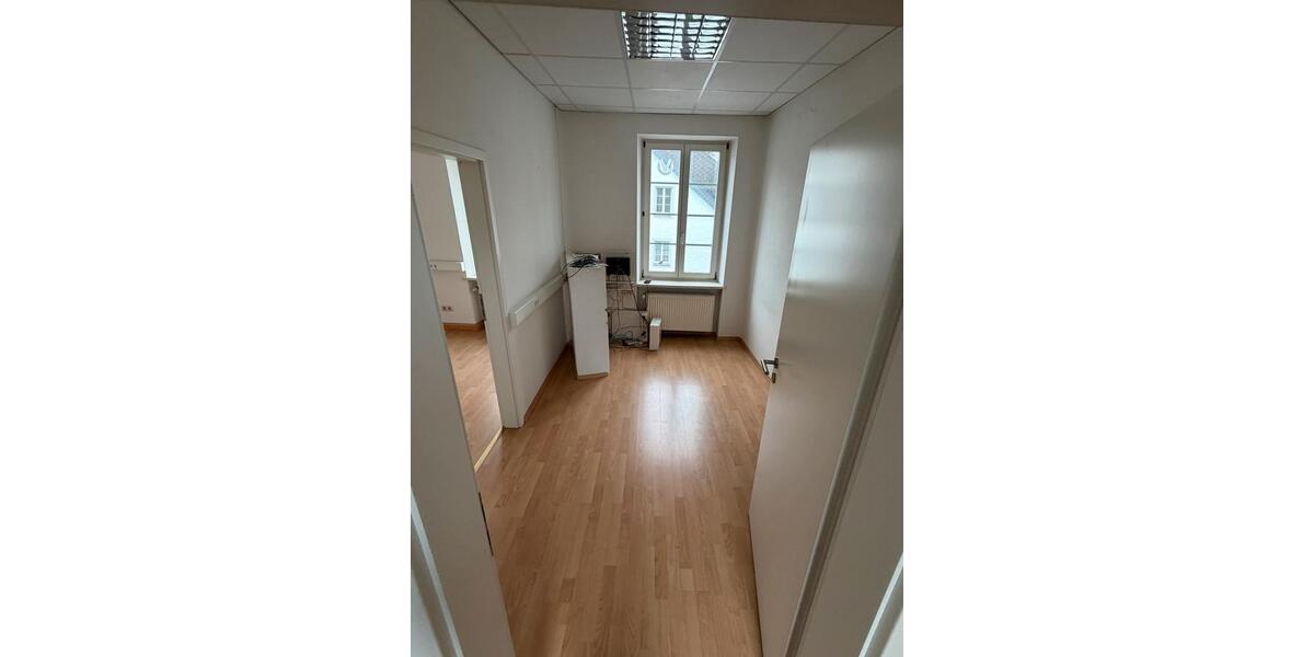 Etagenwohnung Saarbrücken Kieselhumes - 4 Zimmer, 130 m&sup2;, 1.100&euro; | Angebot:26566234