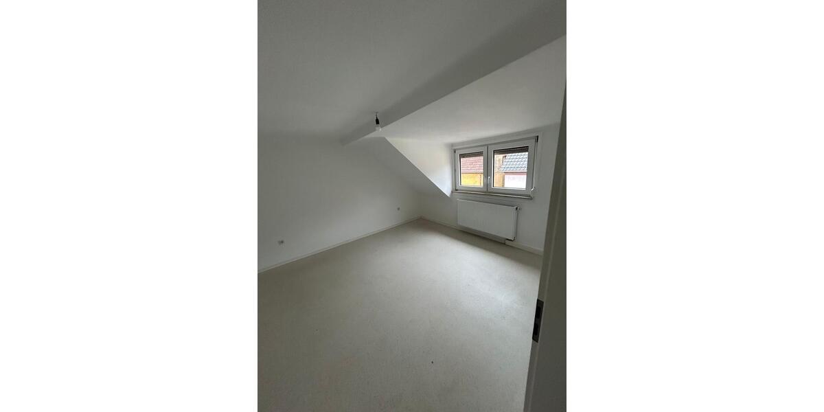 Dachgeschoßwohnung Neunkirchen - 3 Zimmer, 80 m&sup2;, 680&euro; | Angebot:25722976