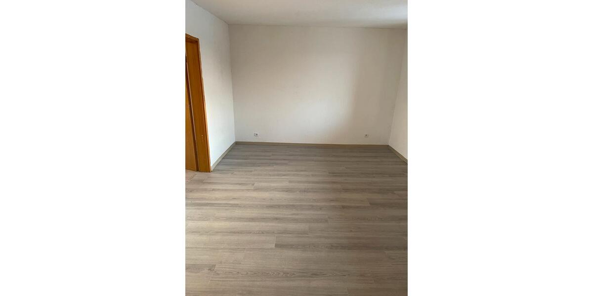 Etagenwohnung Riegelsberg - 3 Zimmer, 92 m&sup2;, 650&euro; | Angebot:25859975