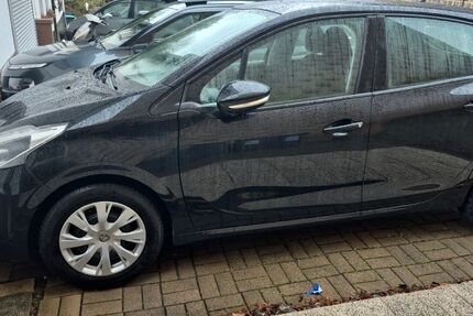 Peugeot 208 72.000 km 7.800 &euro; Schmelz 66839