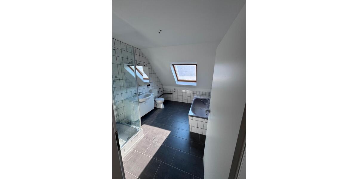 Dachgeschoßwohnung Eppelborn - 4 Zimmer, 120 m&sup2;, 800&euro; | Angebot:25841213