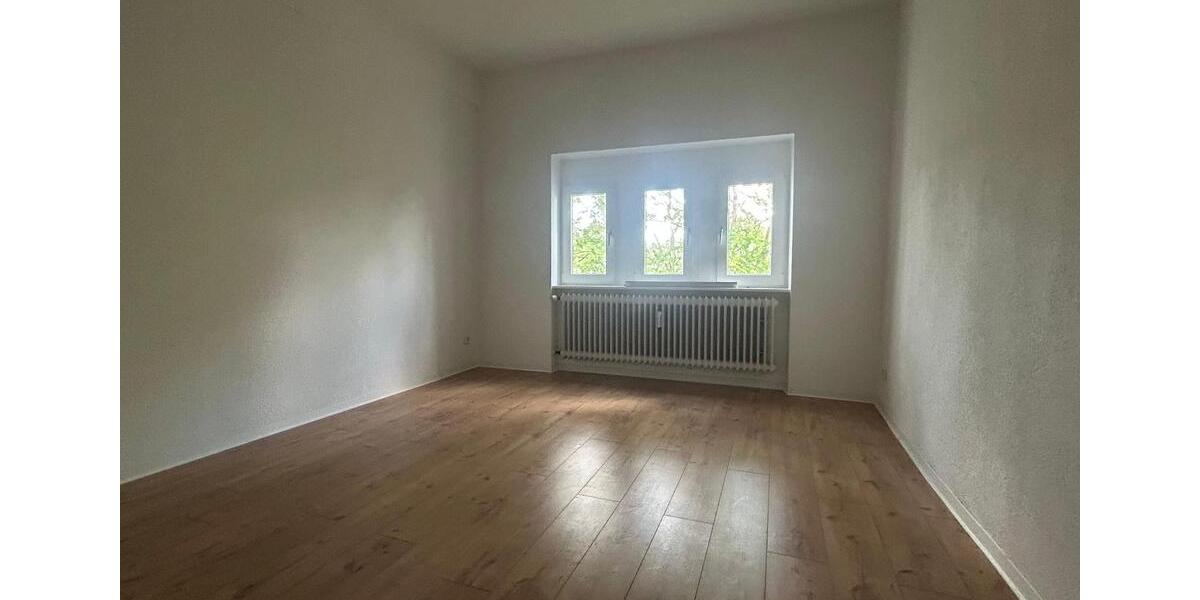 Dachgeschoßwohnung Saarbrücken West - 4 Zimmer, 65 m&sup2;, 750&euro; | Angebot:25883161