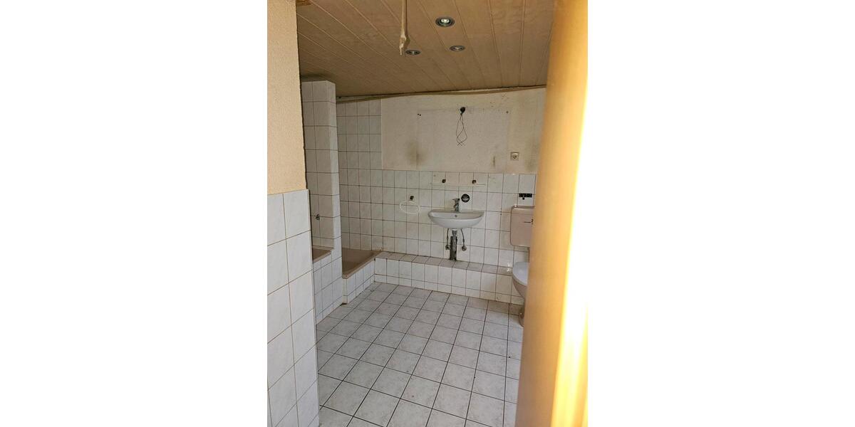 Einfamilienhaus Sankt Wendel - 9 Zimmer, 223 m&sup2;, 160.000&euro; | Angebot:23163782