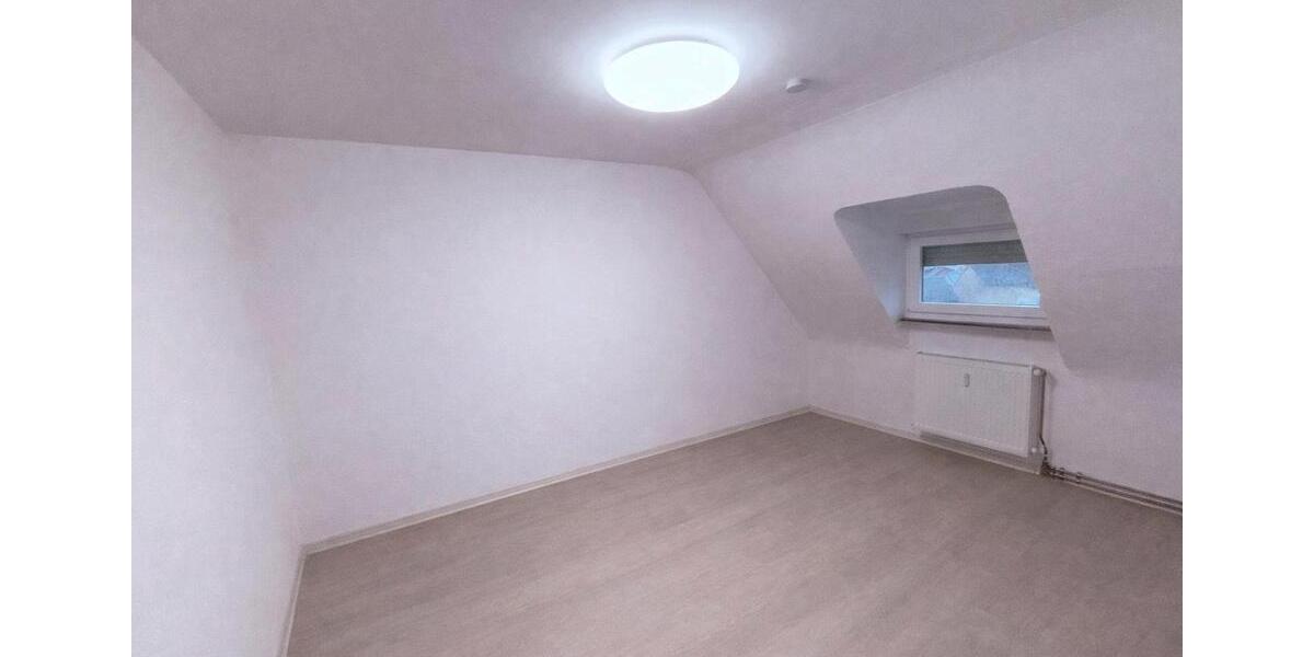 Dachgeschoßwohnung Völklingen - 4 Zimmer, 70 m&sup2;, 600&euro; | Angebot:25845292