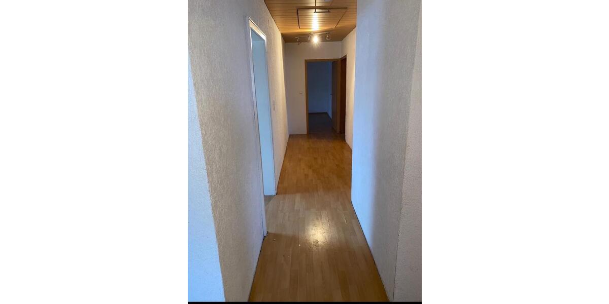 Dachgeschoßwohnung Quierschied - 1 Zimmer, 120 m&sup2;, 480&euro; | Angebot:25795235