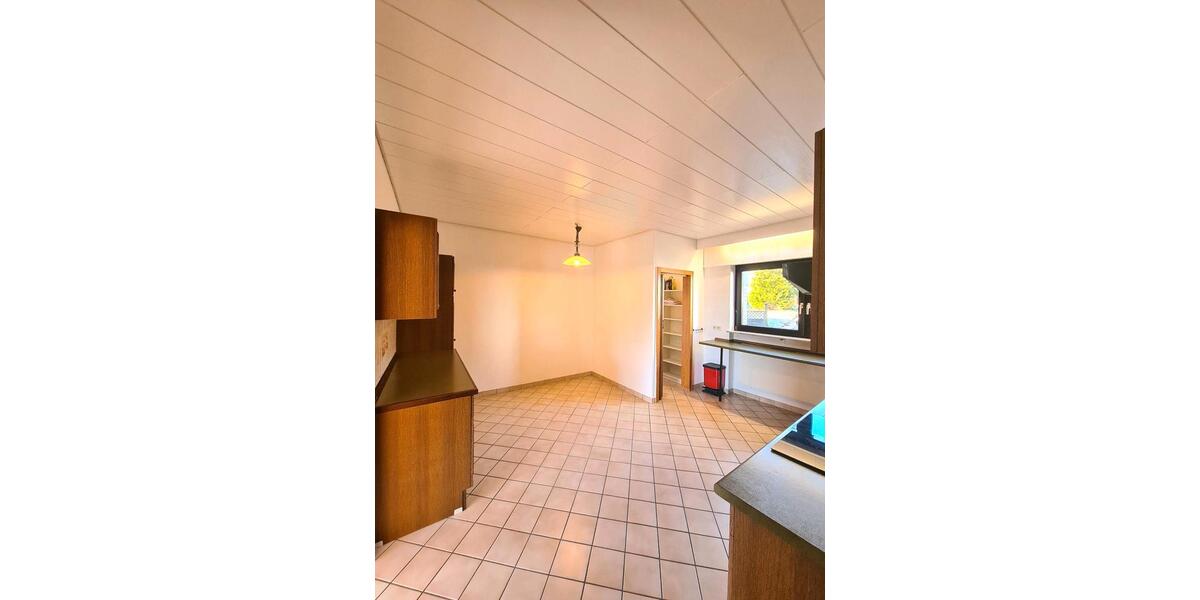 Maisonettenwohnung Lebach - 6 Zimmer, 205 m&sup2;, 1.250&euro; | Angebot:26699852