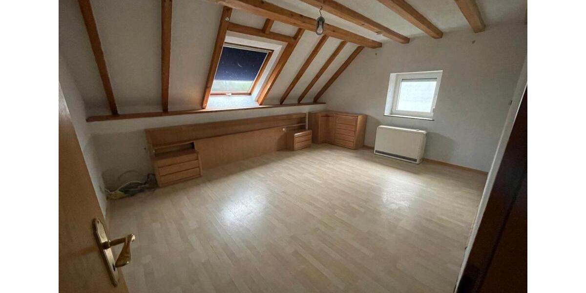 Dachgeschoßwohnung Blieskastel - 4.5 Zimmer, 120 m&sup2;, 800&euro; | Angebot:26665692