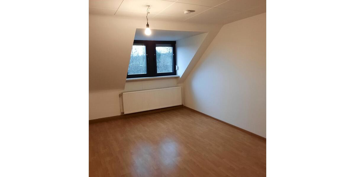 Dachgeschoßwohnung Neunkirchen Heinitz - 3 Zimmer, 85 m&sup2;, 480&euro; | Angebot:25888025