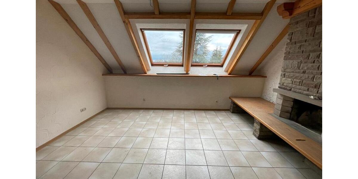 Dachgeschoßwohnung Blieskastel - 4.5 Zimmer, 120 m&sup2;, 800&euro; | Angebot:26665692