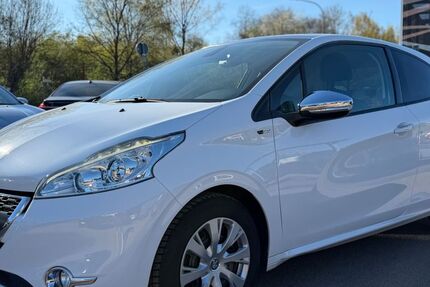 Peugeot 208 114.000 km 5.999 &euro; Saarlouis 66740