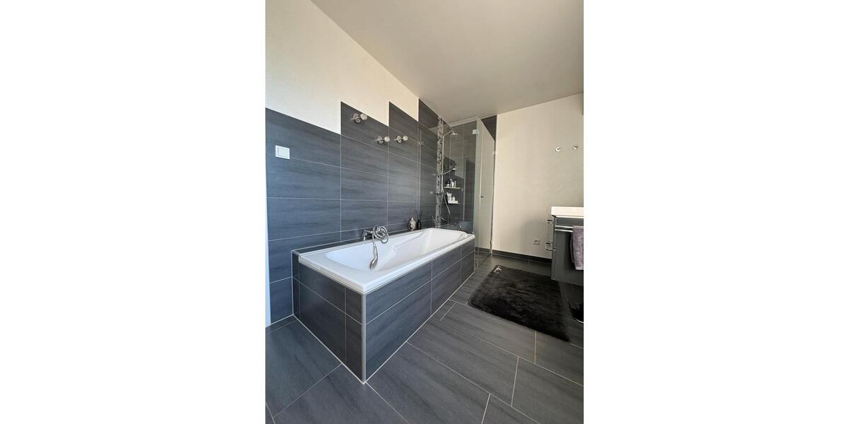Etagenwohnung Saarbrücken West - 3 Zimmer, 90 m&sup2;, 250.000&euro; | Angebot:26406355