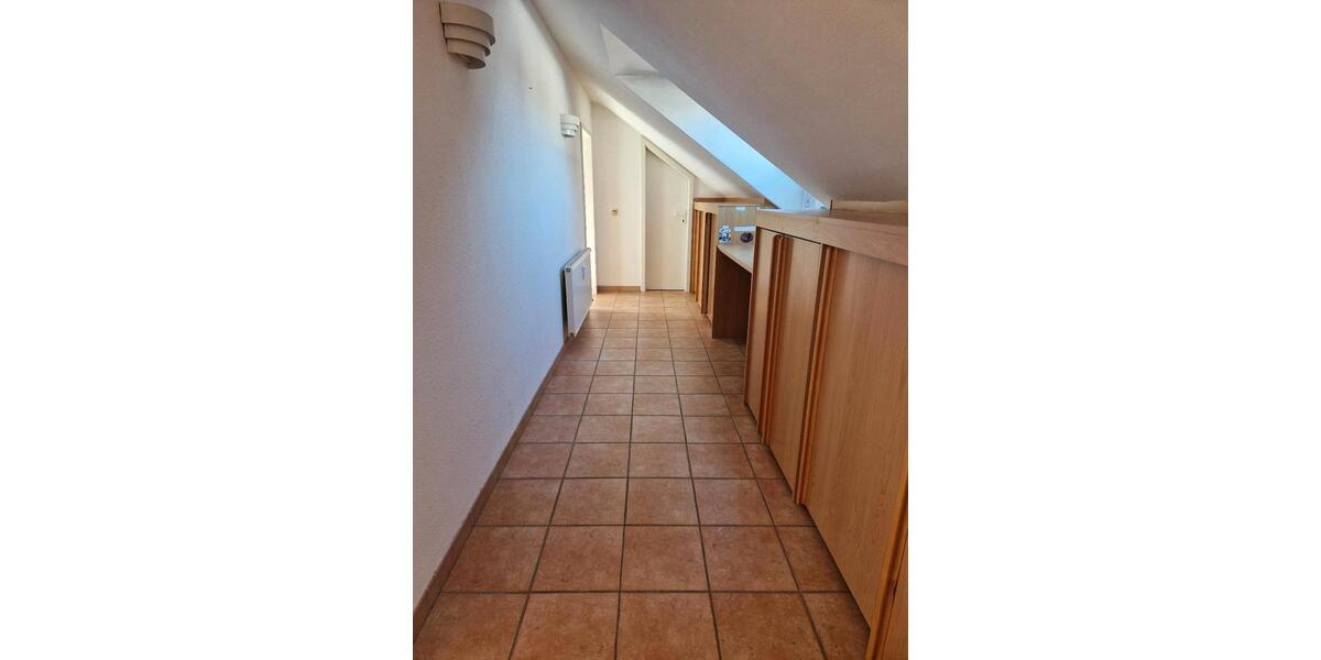 Dachgeschoßwohnung Saarbrücken Kieselhumes - 2.5 Zimmer, 65 m&sup2;, 600&euro; | Angebot:25302445