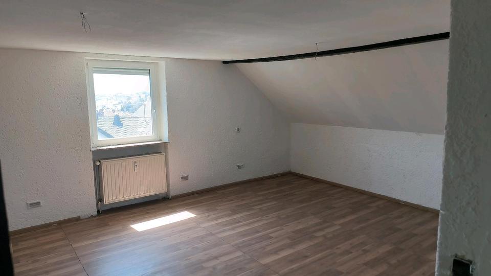 Dachgeschoßwohnung Quierschied - 2.5 Zimmer, 55 m&sup2;, 450&euro; | Angebot:26407086