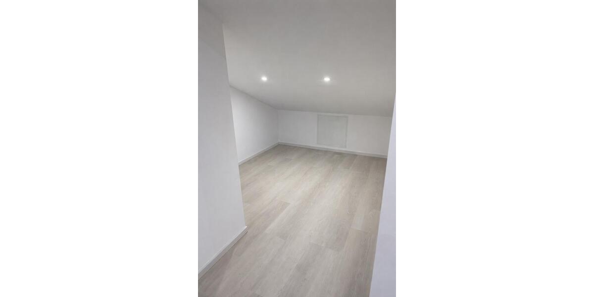 Dachgeschoßwohnung Saarlouis - 2 Zimmer, 85 m&sup2;, 920&euro; | Angebot:25342375