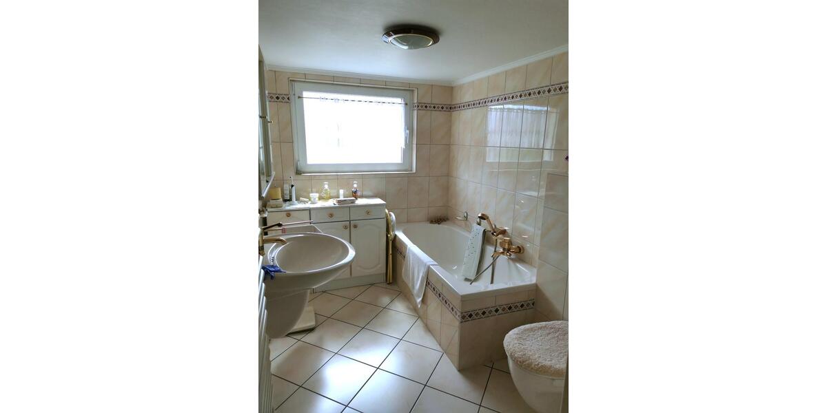 Reihenhaus Schwalbach - 7 Zimmer, 180 m&sup2;, 275.000&euro; | Angebot:27641904