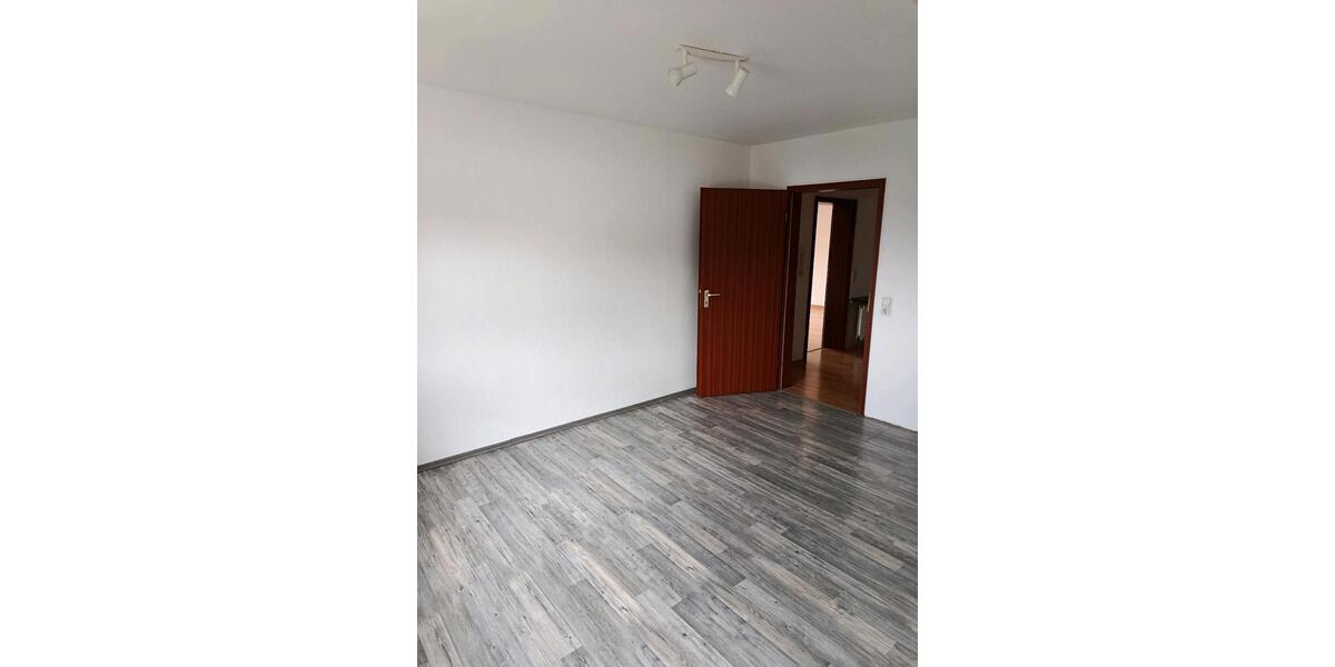 Dachgeschoßwohnung Illingen - 3 Zimmer, 60 m&sup2;, 600&euro; | Angebot:26626529
