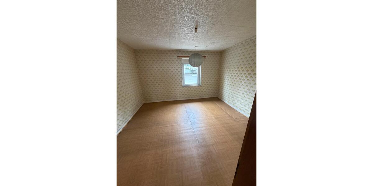 Einfamilienhaus Wadgassen - 5 Zimmer, 150 m&sup2;, 74.000&euro; | Angebot:25988431