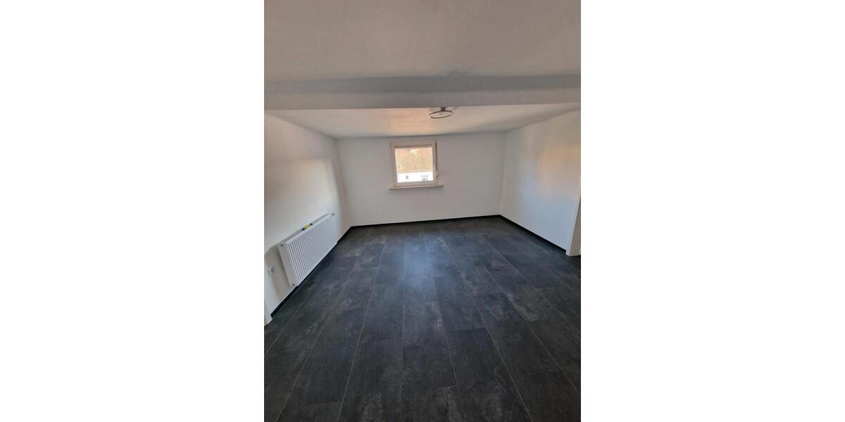 Dachgeschoßwohnung Schiffweiler - 4 Zimmer, 100 m&sup2;, 700&euro; | Angebot:25823304