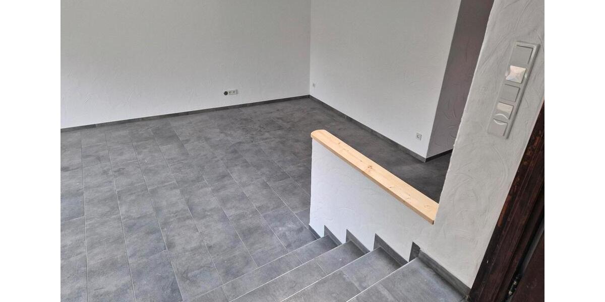 Doppelhaushälfte Illingen - 7 Zimmer, 260 m&sup2;, 320.000&euro; | Angebot:24786582