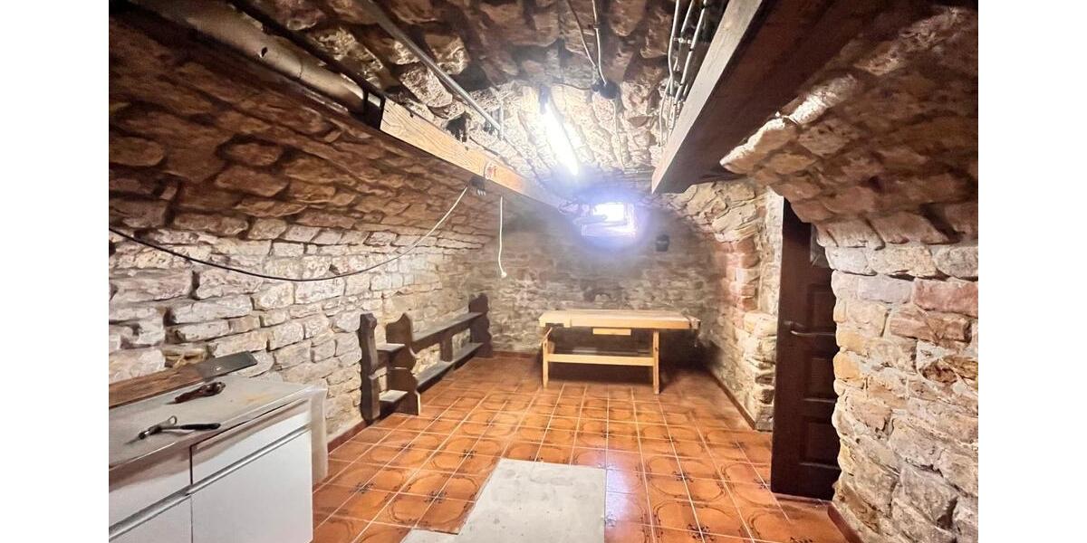 Einfamilienhaus Sankt Ingbert - 9 Zimmer, 219 m&sup2;, 285.000&euro; | Angebot:26992219