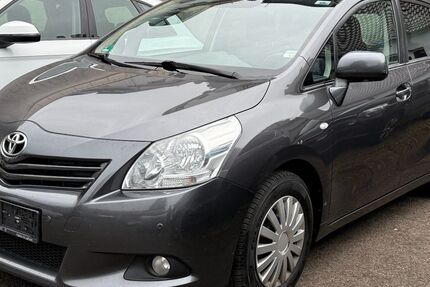Toyota Verso 235.600 km 5.400 &euro; Saarbrücken - Burbach 66115
