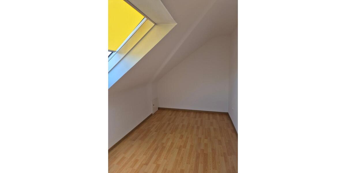 Dachgeschoßwohnung Saarbrücken West - 3 Zimmer, 50 m&sup2;, 400&euro; | Angebot:25298087